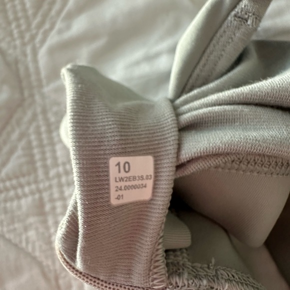 lululemon Energy Bra - Size 10 NWOT - Picture 4 of 6